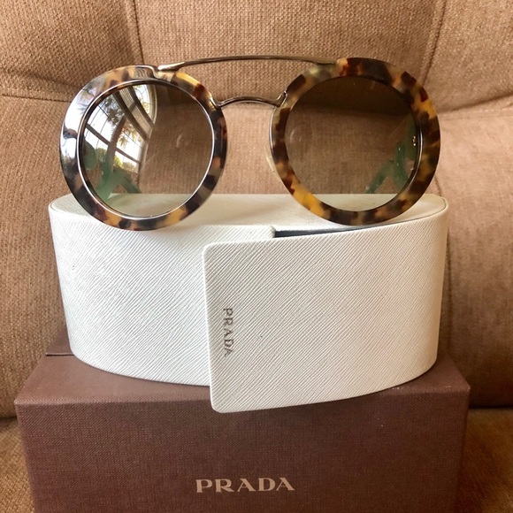 PRADA SUNGLASSES 😎 - Picture 1 of 7